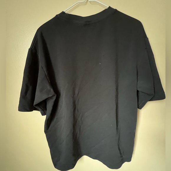 Uniqlo black tshirt - Picture 2 of 2